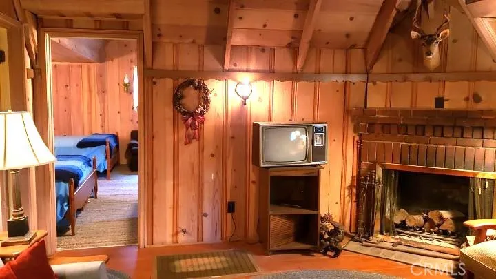 270 Hillside Road, Lake Arrowhead, California 92352