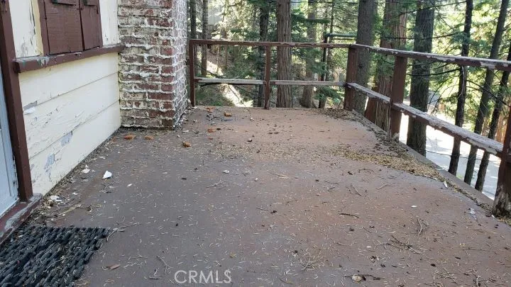 270 Hillside Road, Lake Arrowhead, California 92352