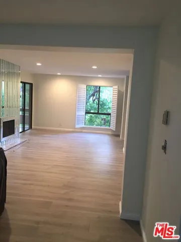 15233 Magnolia Boulevard 307, Sherman Oaks, California 91403