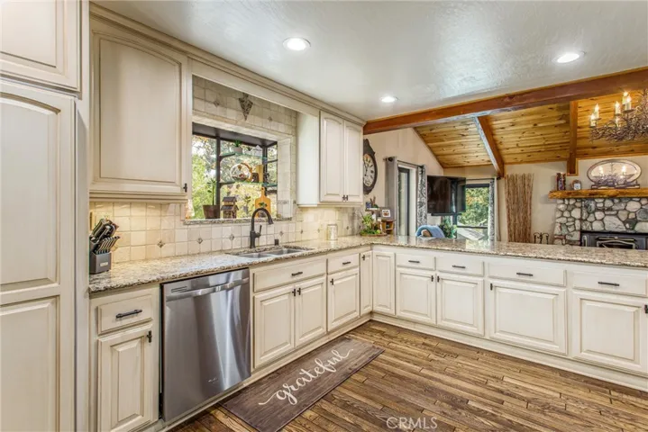 Another Arrowhead over the sink.  How fun is that?!  Recessed lighting.  Refrigerator is on far left.
