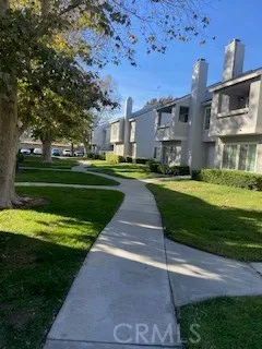 greenbelt walkway to front door