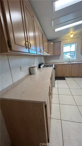 10001 W Frontage Street W 19, South Gate, California 90280