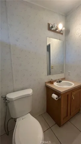 10001 W Frontage Street W 19, South Gate, California 90280