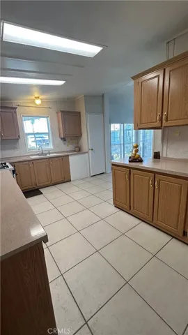 10001 W Frontage Street W 19, South Gate, California 90280