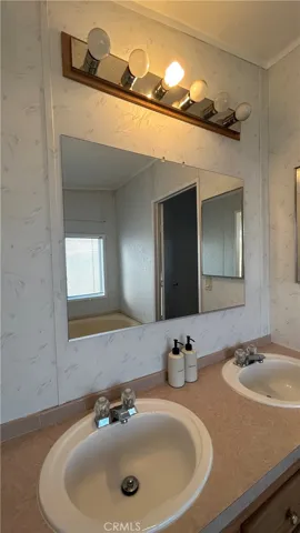 10001 W Frontage Street W 19, South Gate, California 90280