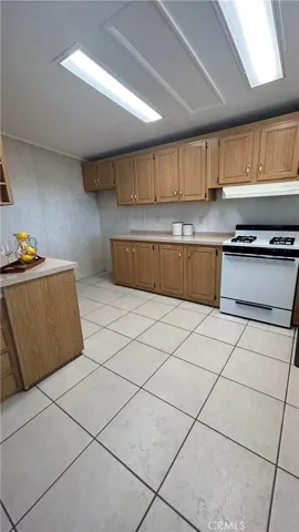 10001 W Frontage Street W 19, South Gate, California 90280
