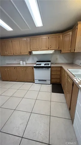 10001 W Frontage Street W 19, South Gate, California 90280