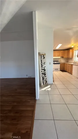 10001 W Frontage Street W 19, South Gate, California 90280