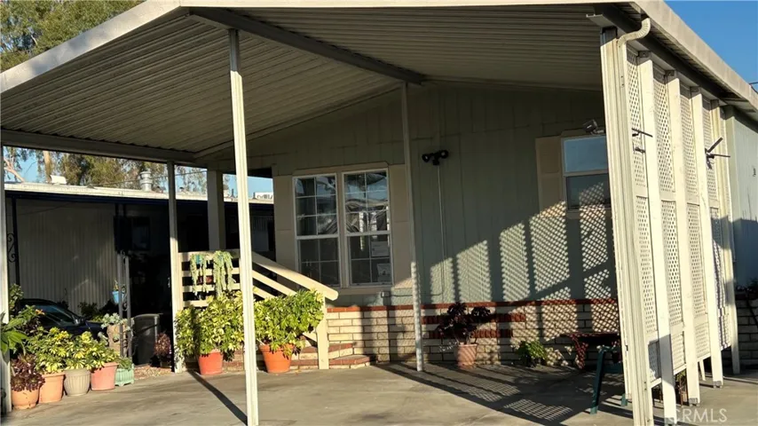 10001 W Frontage Street W 19, South Gate, California 90280
