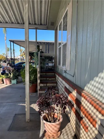 10001 W Frontage Street W 19, South Gate, California 90280