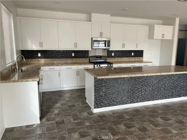 5077 Hoss Circle, Hemet, California 92545