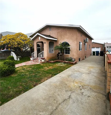 Nice home with good upkeep and lengthy driveway.