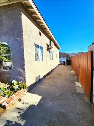 Nice driveway and wood fencing.