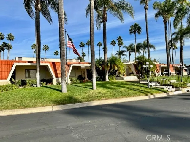 Front of clubhouse.  It is beautiful
