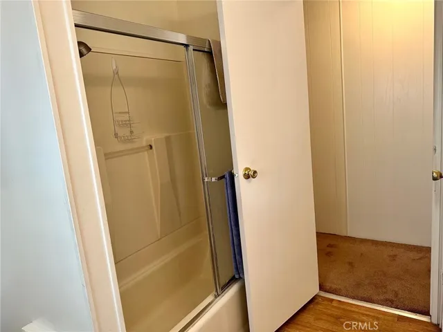Full tub in secondary bathroom
