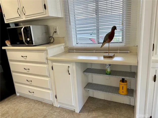 Little desk nook in kitchen.