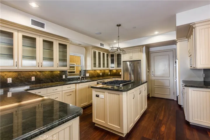 231 15th Street, Seal Beach, California 90740