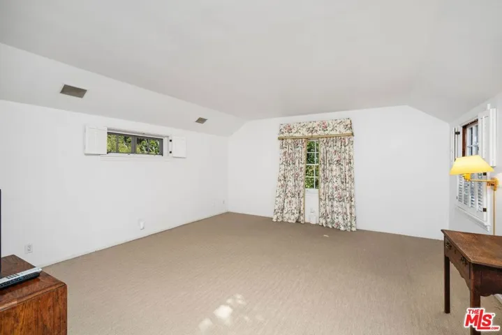122 S Westgate Avenue, Los Angeles, California 90049