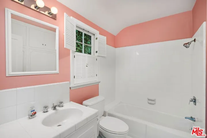 122 S Westgate Avenue, Los Angeles, California 90049