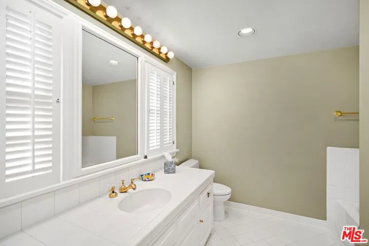 122 S Westgate Avenue, Los Angeles, California 90049