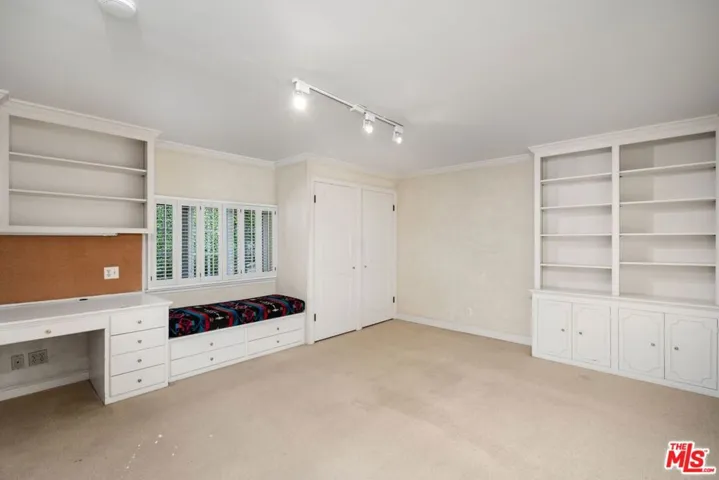 122 S Westgate Avenue, Los Angeles, California 90049
