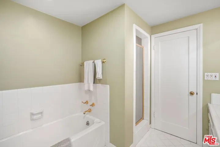 122 S Westgate Avenue, Los Angeles, California 90049
