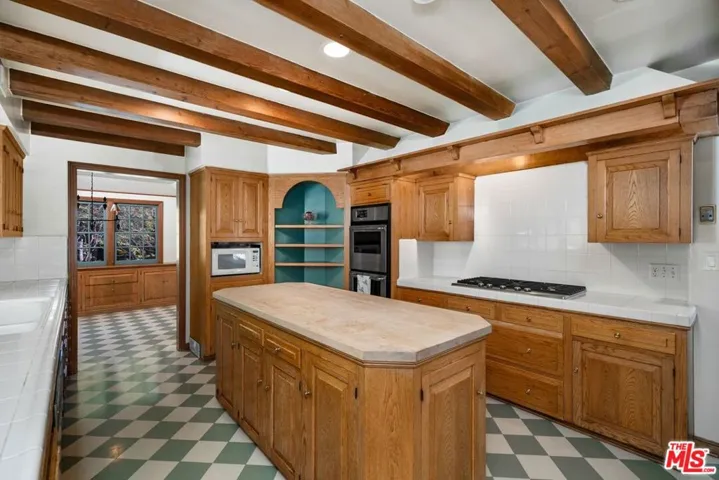122 S Westgate Avenue, Los Angeles, California 90049