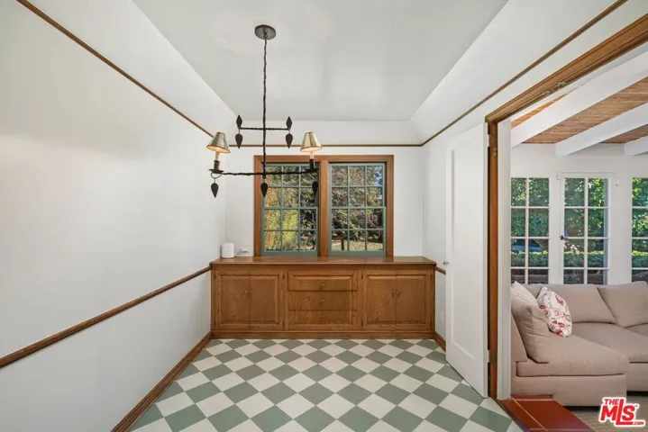 122 S Westgate Avenue, Los Angeles, California 90049