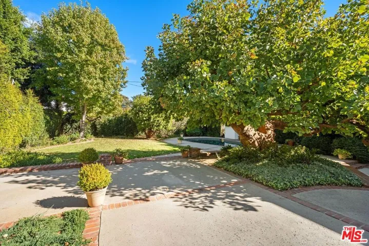 122 S Westgate Avenue, Los Angeles, California 90049