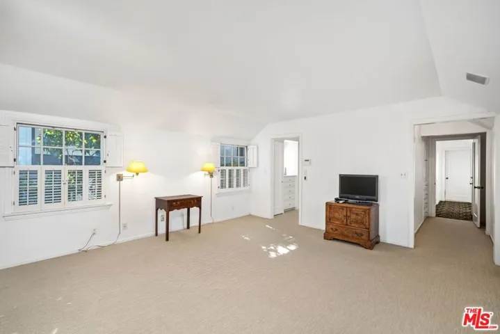 122 S Westgate Avenue, Los Angeles, California 90049