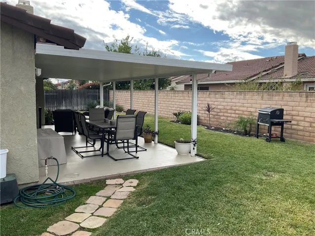 844 S Driftwood Avenue, Rialto, California 92376