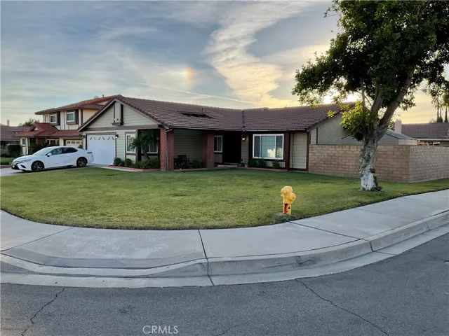 844 S Driftwood Avenue, Rialto, California 92376