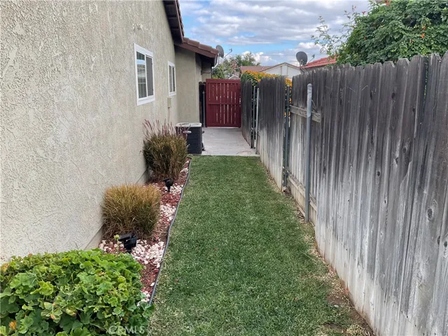 844 S Driftwood Avenue, Rialto, California 92376