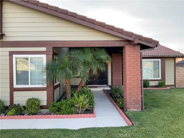 844 S Driftwood Avenue, Rialto, California 92376