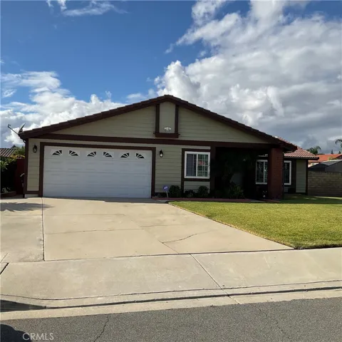 844 S Driftwood Avenue, Rialto, California 92376