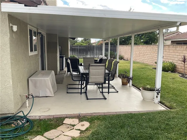 844 S Driftwood Avenue, Rialto, California 92376