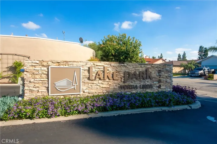 Entrance to Lake Park Yorba Linda