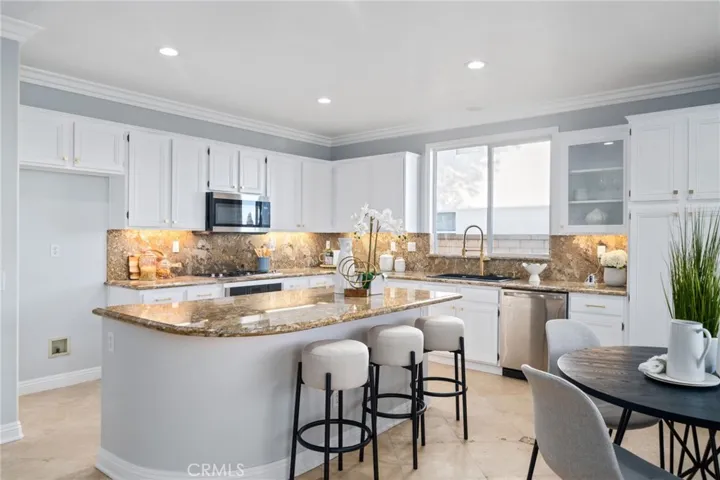 4216 Castlepeak Drive, Corona, California 92883