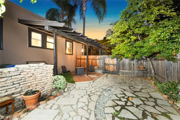 228 Oaks Avenue, Monrovia, California 91016