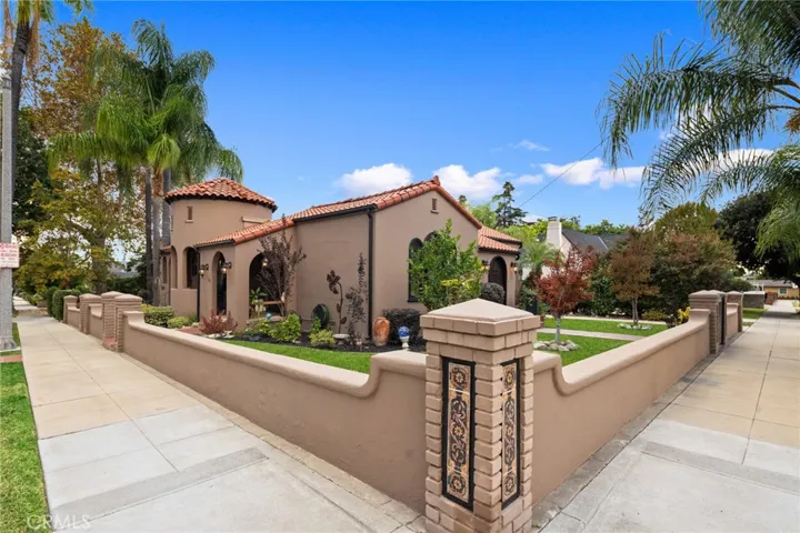 228 Oaks Avenue, Monrovia, California 91016