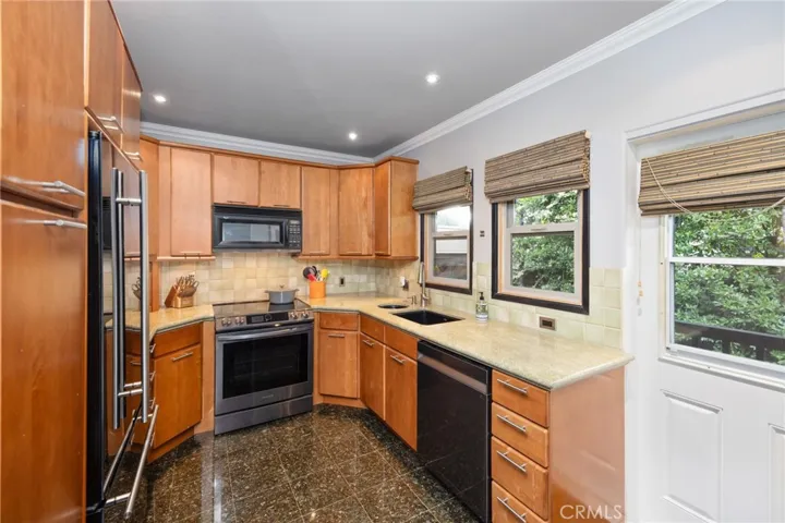 228 Oaks Avenue, Monrovia, California 91016