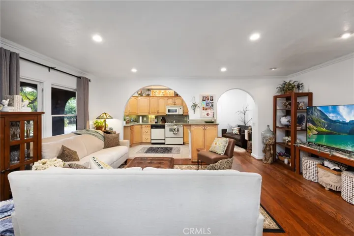 228 Oaks Avenue, Monrovia, California 91016