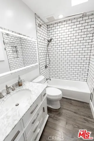 6850 Morella Avenue Unit 8, North Hollywood, California 91605