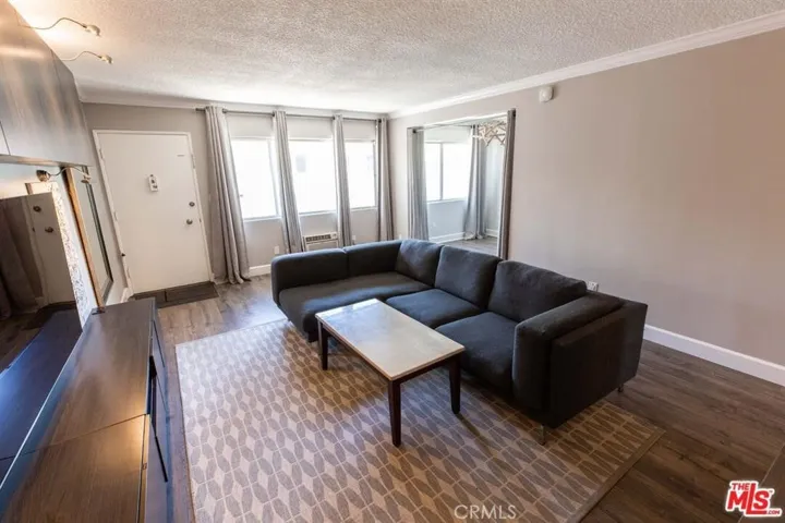 6850 Morella Avenue Unit 8, North Hollywood, California 91605