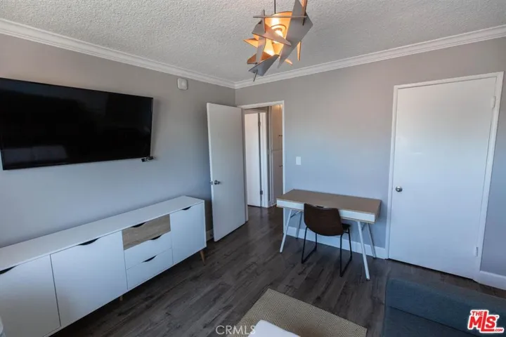 6850 Morella Avenue Unit 8, North Hollywood, California 91605