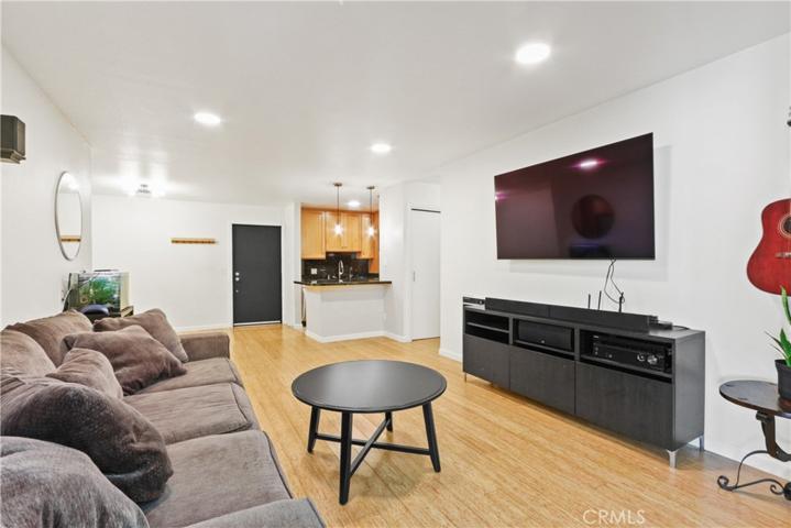 Open floorpan - living room, kitchen & dining area