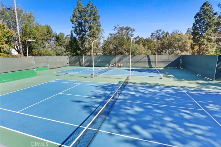Plenty of onsite amenities such as Tennis courts, Full Gym, Club House with pool tables & recreation room