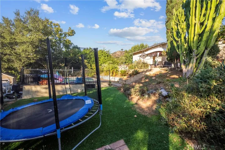 2220 Dippon Lane, Escondido, California 92027