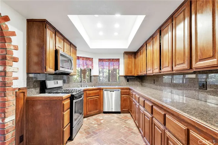 27476 White Fir Drive, Lake Arrowhead, California 92352