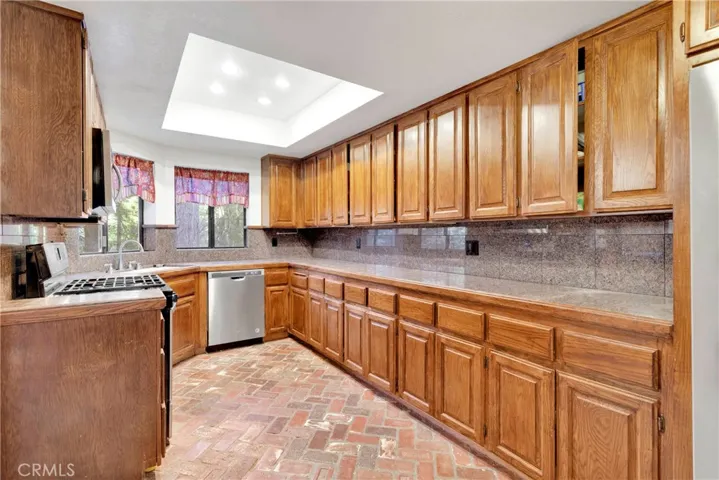 27476 White Fir Drive, Lake Arrowhead, California 92352